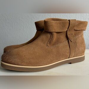 NWOT Ugg Josefene boots, chestnut tan color, women’s size 9.5.
